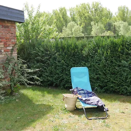 Lindenhof, 1, Giebel *