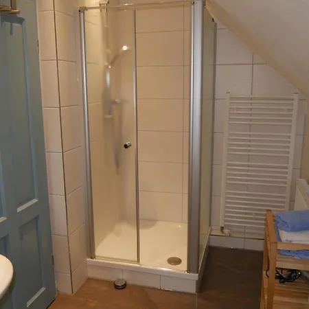 Lindenhof, 1, Giebel Daire