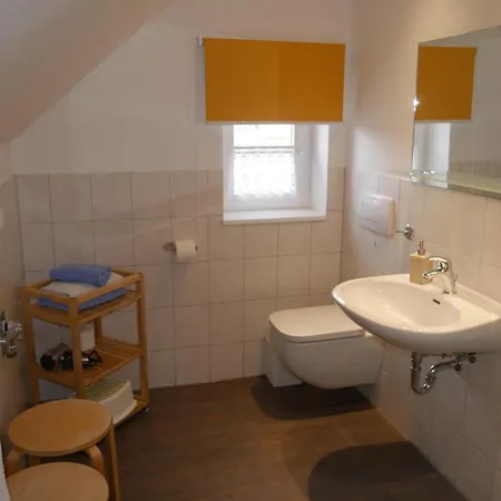 Lindenhof, 1, Giebel