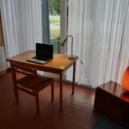 Lindenhof, 1, Giebel *