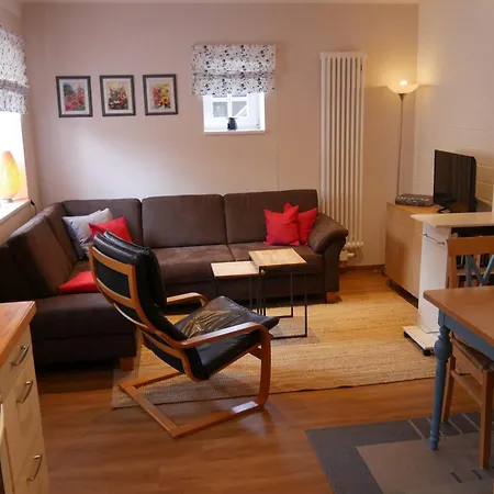 Lindenhof, 1, Giebel Apartment *