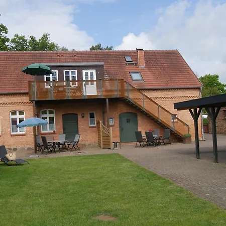 Lindenhof, 1, Giebel Vipperow