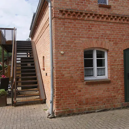 Lindenhof, 1, Giebel