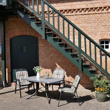 Apartment Lindenhof, 1, Giebel *