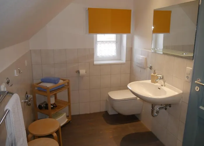 Lindenhof, 1, Giebel