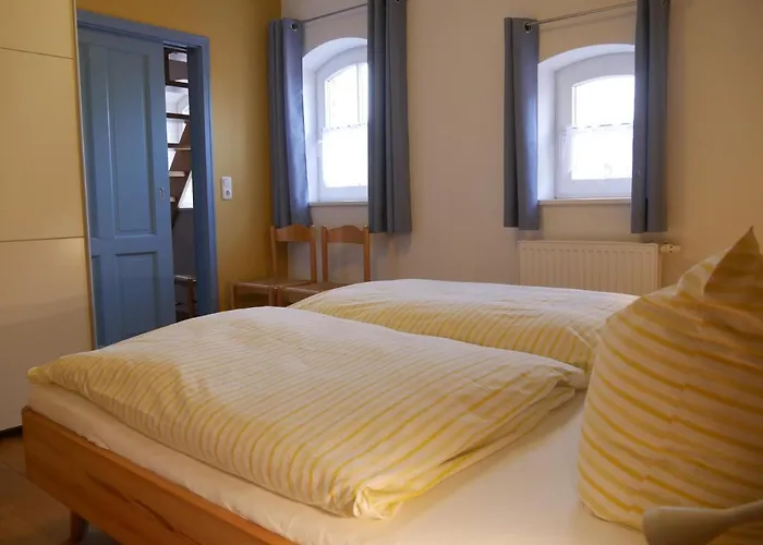 Lindenhof, 1, Giebel Appartement *