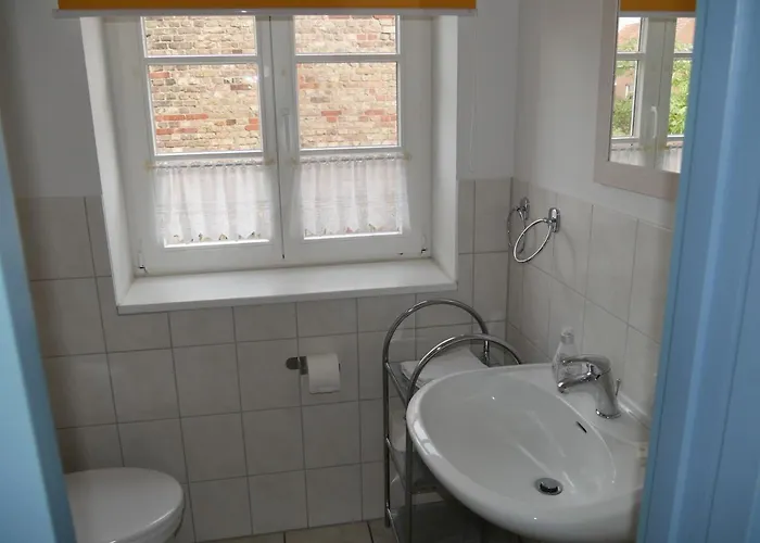 Lindenhof, 1, Giebel