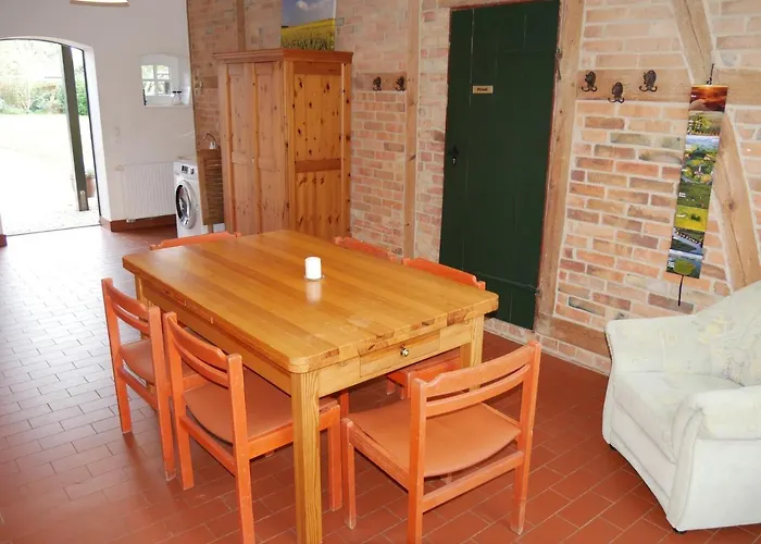 Appartement Lindenhof, 1, Giebel Vipperow