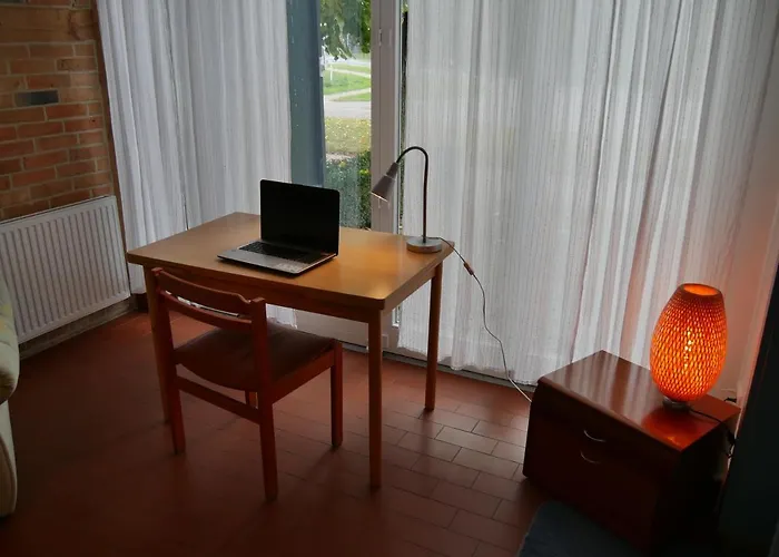 Lindenhof, 1, Giebel *